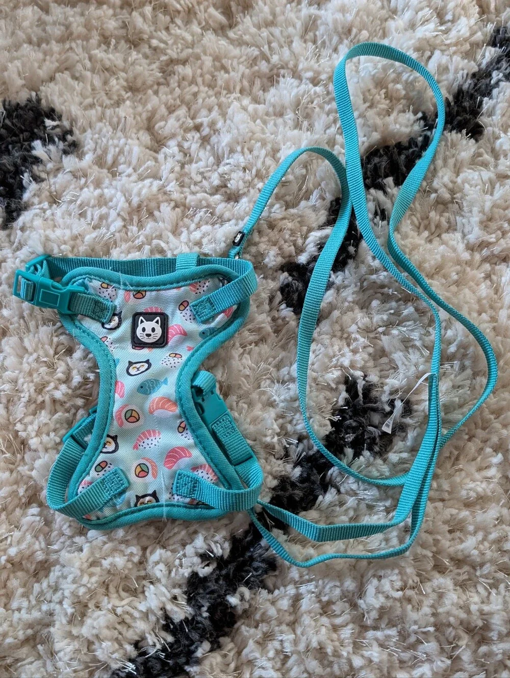 Vibrant Life Car Harnesses And Matching Leashes
